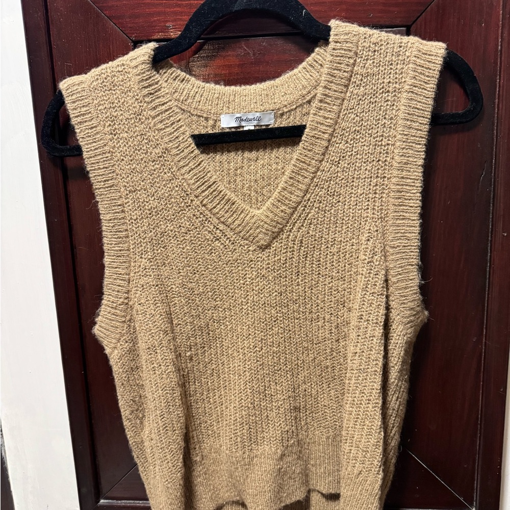 Madewell Women's Romy V-Neck Sweater Vest in Camel - Medium